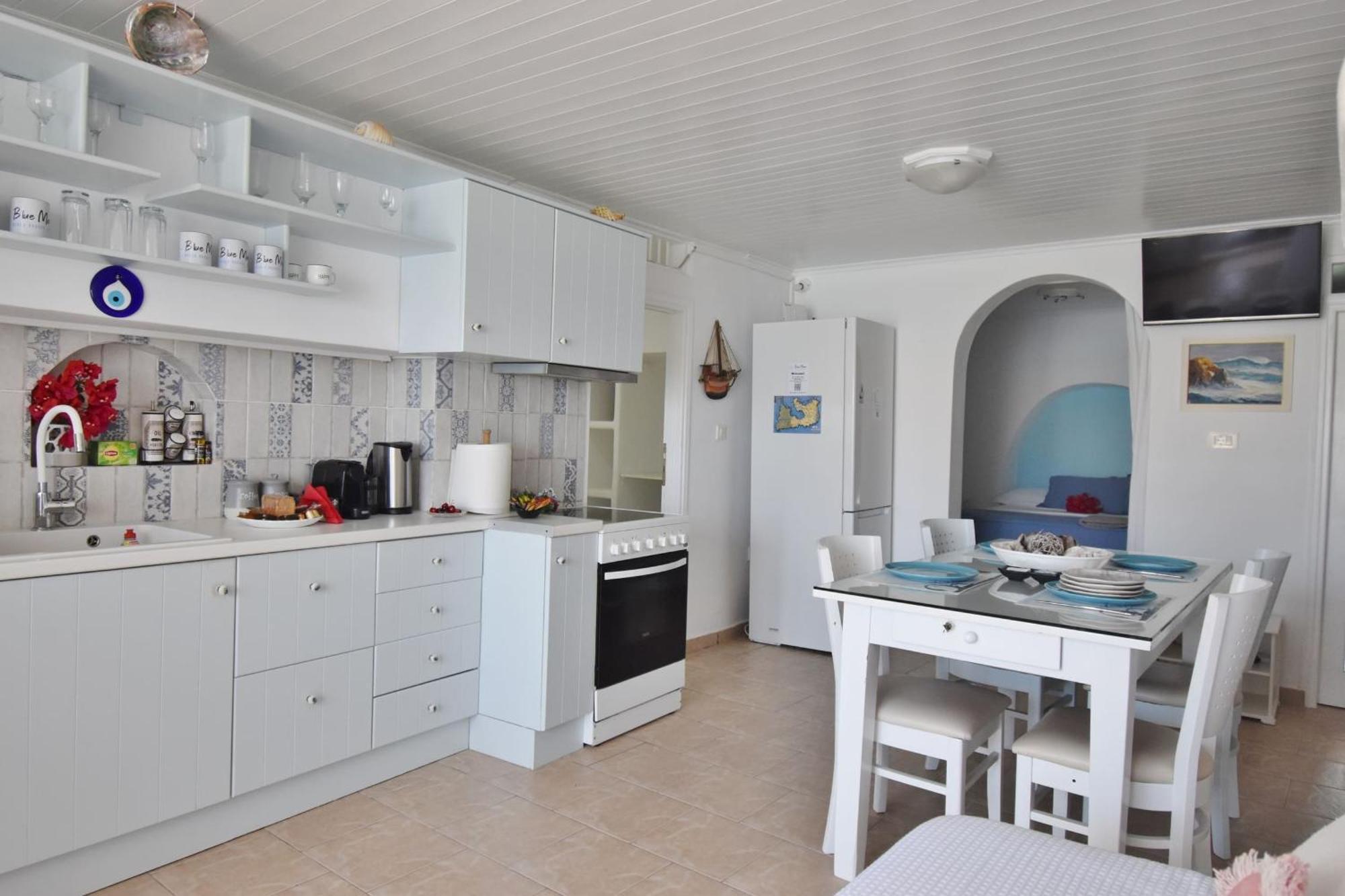 Blue Mare Apartments On The Beach Firopotamos Rum bild