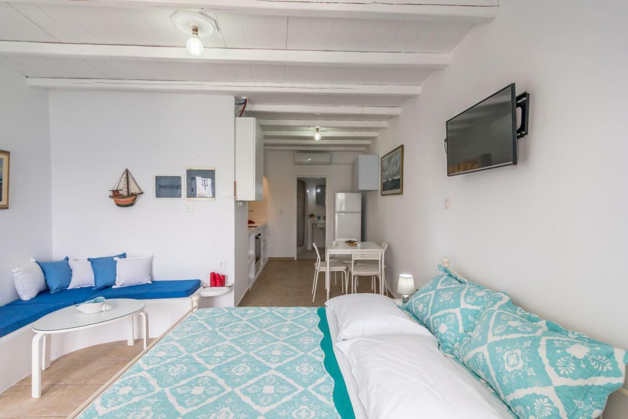 Blue Mare Apartments On The Beach Firopotamos Exteriör bild